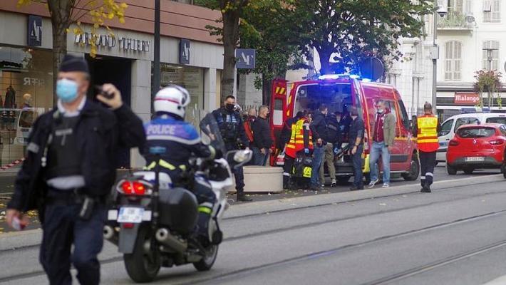 جزئیات جدید از حادثه در نیس فرانسه ، مهاجم الله اکبر گویان سر کشته شدگان را بریده است